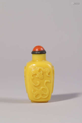 Yellow Glass Chilong Snuff Bottle