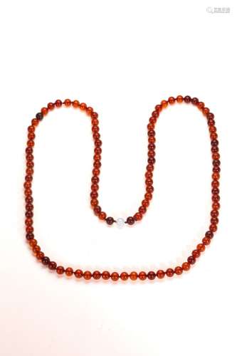 AN AMBER 108 BEAD BUDDHIST NECKLACE