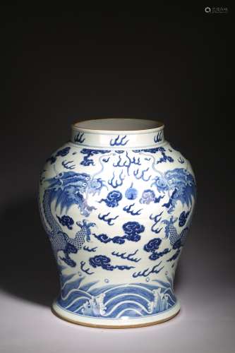 A LARGE BLUE AND WHITE 'DRAGONS' JAR