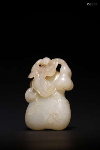 A CHINESE WHITE JADE 'DOUBLE GOURDS' PENDANT
