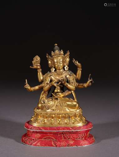 A GILT BRONZE FIGURE OF SEATED USNISAVIJAYA