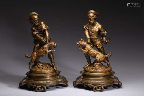 A PAIR OF FRENCH BRONZE FIGURAL GROUP OF HUNTSMEN AND DOGS
