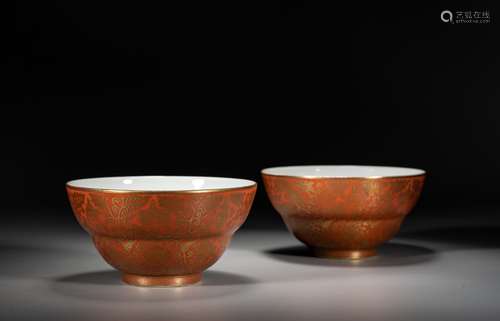 A PAIR OF GILT DECORATED RED GROUND BOWLS