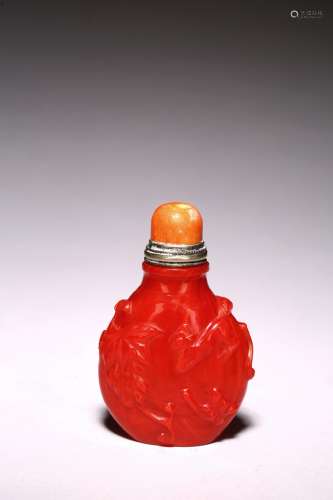A RED GLASS SNUFF BOTTLE