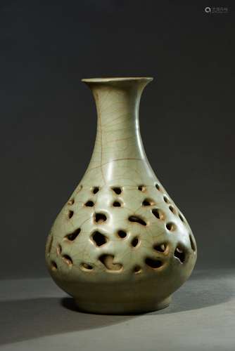 A LONGQUAN CELADON OPENWORK VASE