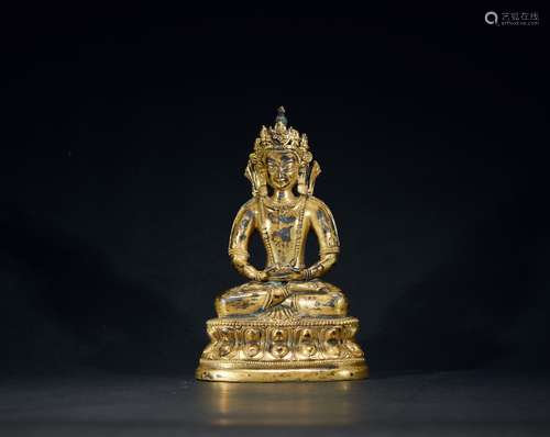 A GILT-BRONZE FIGURE OF AMITAYUS