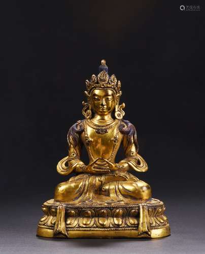 A GILT-BRONZE FIGURE OF AMITAYUS