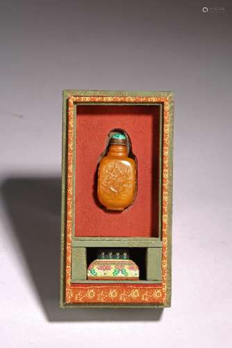A TIANHUANG CARVED AND INSCRIBED SNUFF BOTTLE