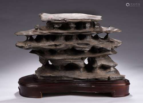 A HORIZONTAL LAYERED 'WULING' SCHOLAR'S ROCK