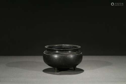 A CHINESE BRONZE TRIPOD CENSER