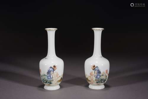A PAIR OF CHINESE FAMILLE ROSE 'FIGURES' VASES