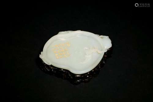 A WHITE JADE INSCRIBED 'PEACH' WASHER