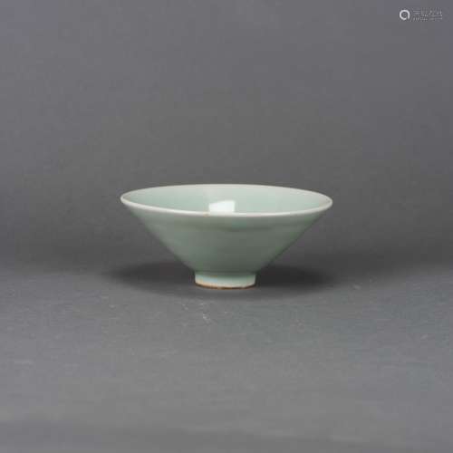 A LONGQUAN CELADON BOWL