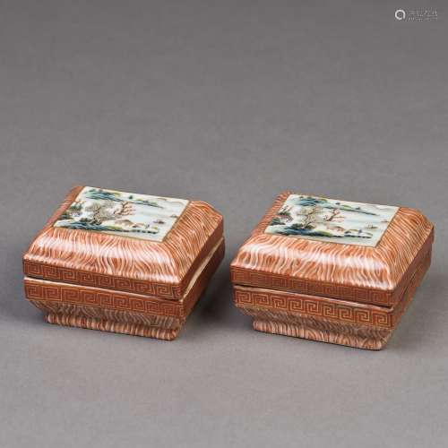A PAIR OF PORCELAIN INK BOXES