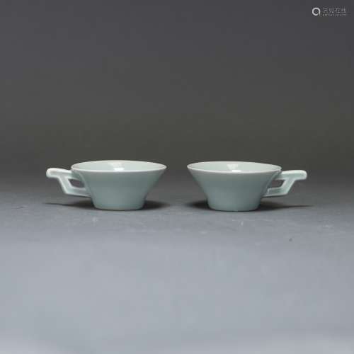 A PAIR OF LONGQUAN CELADON TEACUPS