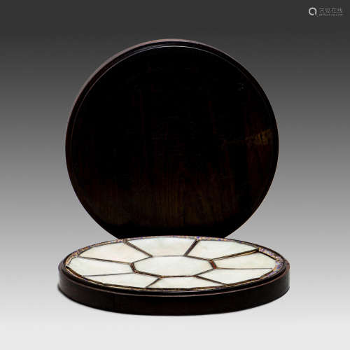 A SILVER-INLAID JADEITE PLATE WITH WOOD BOX