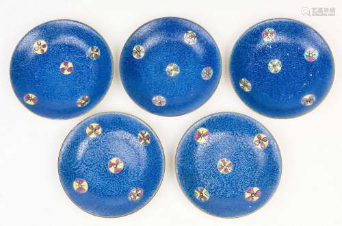 A SET OF FIVE BLUE GROUND FAMILLE-ROSE PORCELAIN PLATES