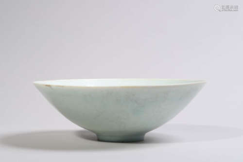 Incised Misty-Blue Glaze Flower Bowl