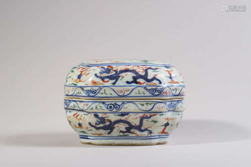 Wucai Glaze Dragon Box and Cover