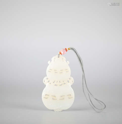 Chinese Hetian white jade gourd-shaped accessories, Qing