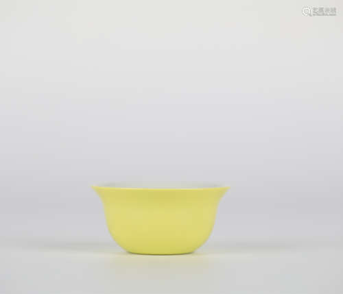 Chinese yellow glazed porcelain cup, Ming