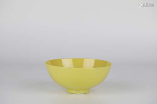 Chinese yellow glazed porcelain bowl，18th