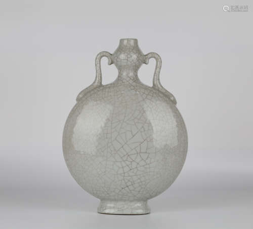Guan Glazed Porcelain Bottle，18th