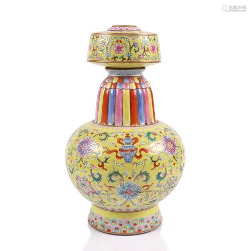 A Chinese Famille Rose Porcelain Vase