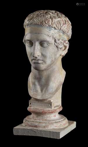 A plaster model of a head of an athlete