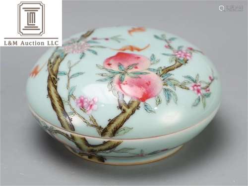 A Chinese Famille Rose Porcelain Fu Shou Container