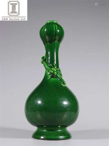 A Chinese Green Glazed Porcelain Garlic-Mouth Vase