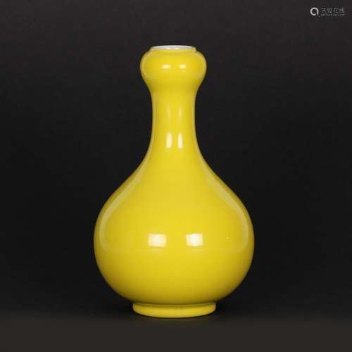 A Chinese Yellow Glazed Porcelain Small Vase