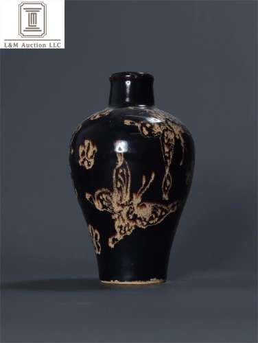 A Chinese Jizhou Kiln Porcelain Butterfly Vase