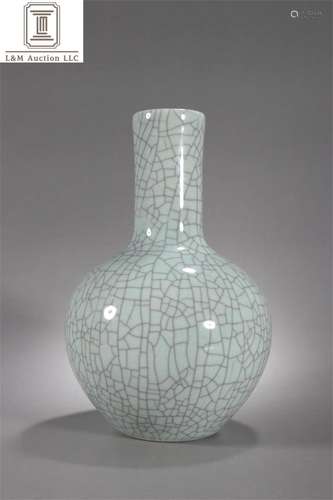 A Chinese Ge Kiln Porcelain Globular Vase