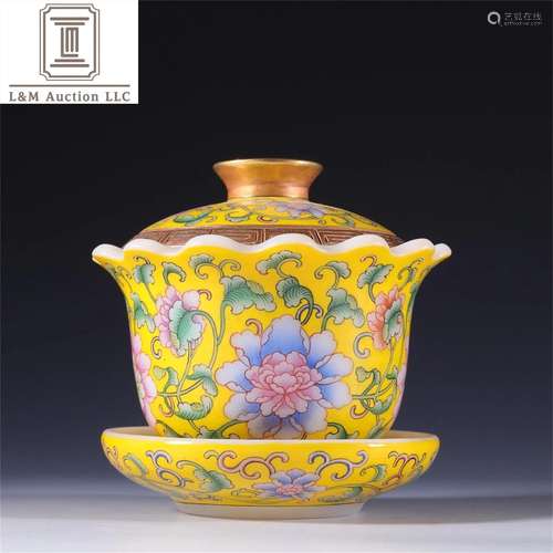 A Chinese Peking Glass Flower Lidded Bowl