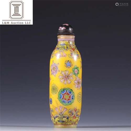 A Chinese Peking Glass Snuff Bottle with Flower