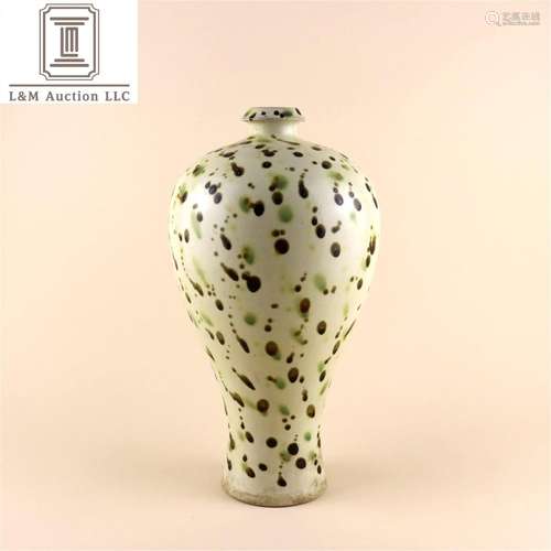 A Chinese White Glazed Porcelain Meiping Vase