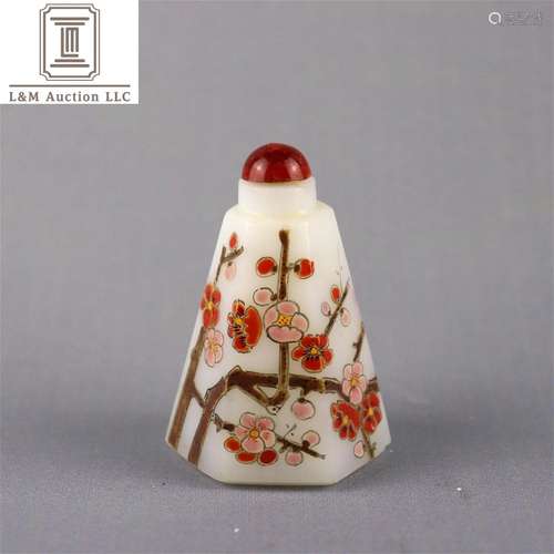 A Chinese Peking Glass Flower Snuff Bottle