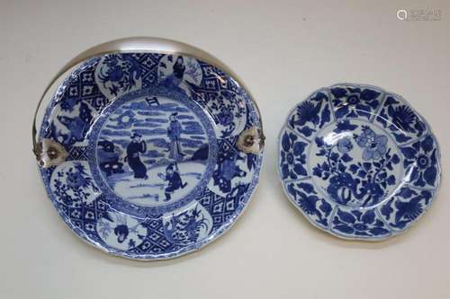 Twee bordjes : Kangxi bordje met zilvermontuur (diameter 27,...