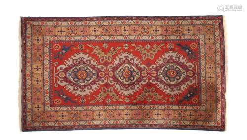 Tapete oriental em lã, 196 x 150 cm.