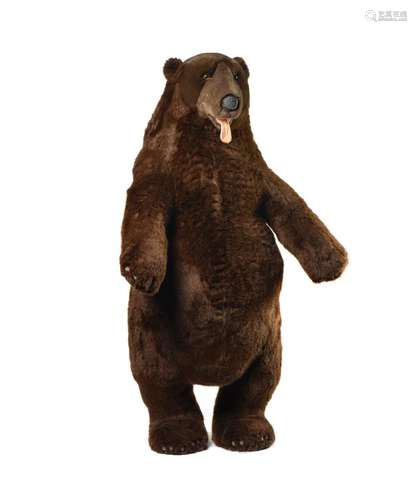 Urso de tamanho natural em peluche