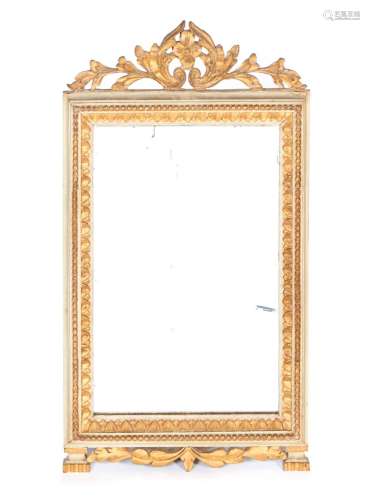 Espelho com moldura em madeira pintada e dourada