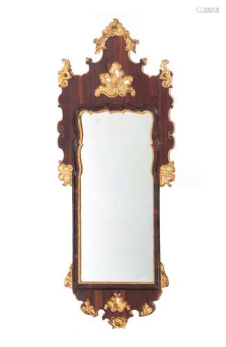 Espelho com moldura em murta e outras madeiras