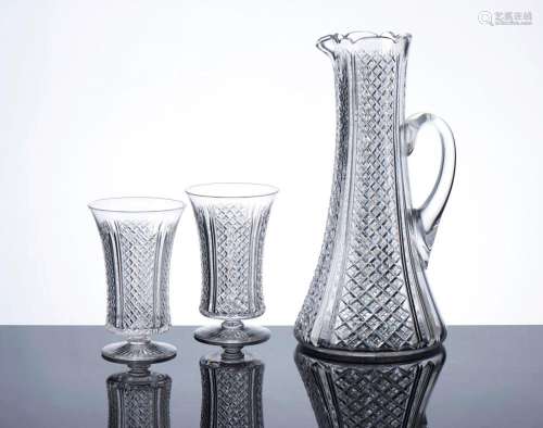 Lote de jarro e dois copos altos em vidro (3)