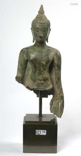 Fragment d'un "Buste de bouddha" en bronze. Tr...