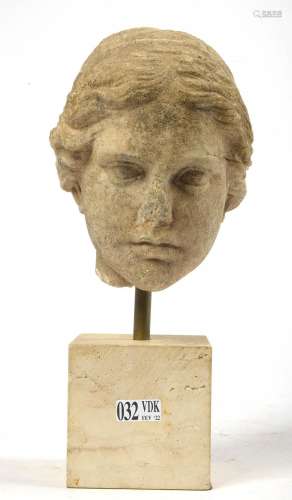 "Tête de femme" en marbre blanc sculpté de type he...