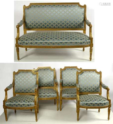Quatre fauteuils et un canapé de style Louis XVI dit à la &q...