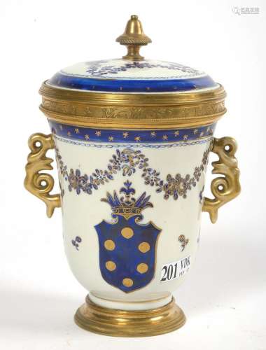 Sucrier dans le goût asiatique en porcelaine polychrome de S...