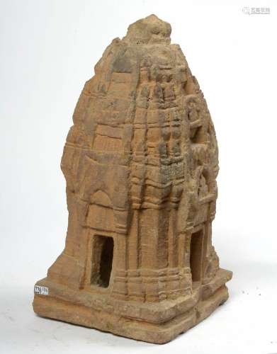 "Temple" miniature en grès rose sculpté. Travail d...