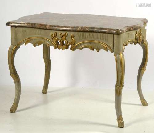 Table à gibier Louis XV en bois sculpté, patiné vert et or, ...